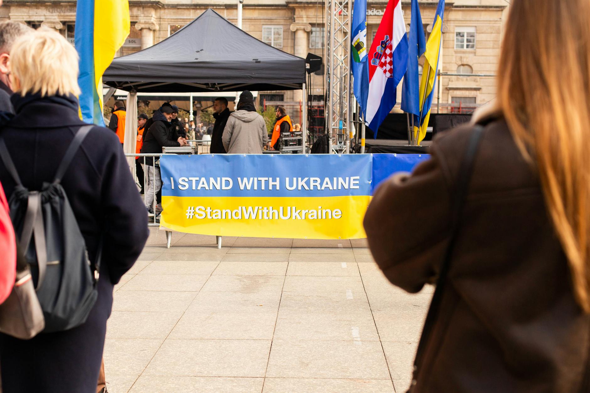 Mielec: Zlot klasyków PRL i pielgrzymka młodych – porównanie dwóch ważnych inicjatyw miejskich.